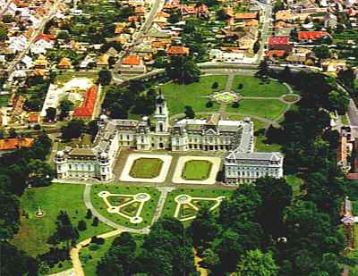 SCHLOSS FESTETICS - aus der Luft