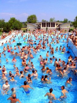 Wellenbad in der Aussenanlage des Höhlenbades von Miskolc-Tapolca
