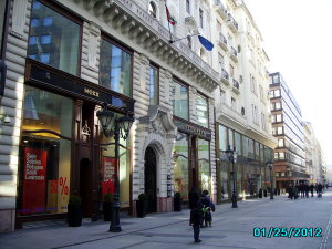 Deák Ferenc utca mit Hotel Kempinski