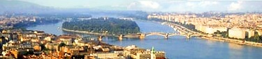 Blick aus dem Süden vom Gellertberg, links der Königspalast