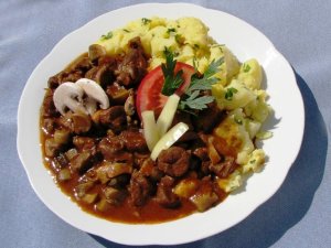 Hirschgulasch