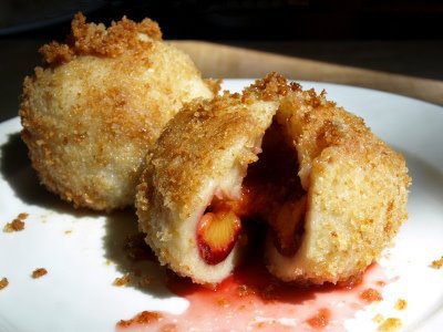 Hefeteigkuchen mit Pflaumenfllung - Szilvsgombc