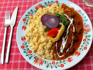 Ungarisches Gulasch mit Knöpfli